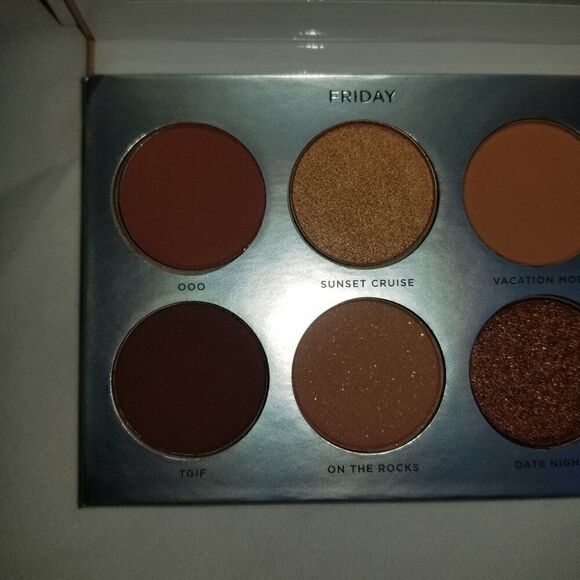PÜR On Point Eyeshadow Palette - Friday - Picture 12 of 15